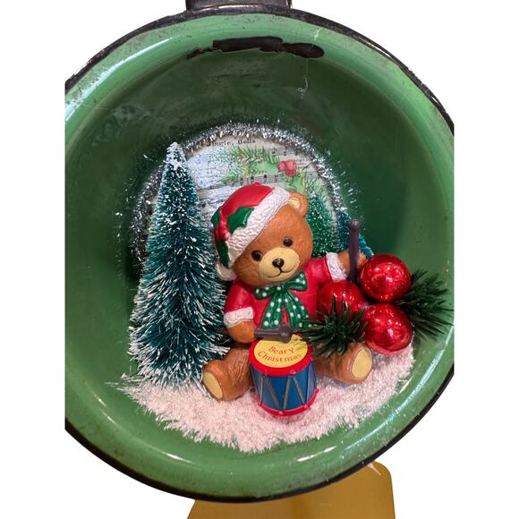 Price Reduced Vintage Enamel Pot Christmas Assemblage “Beary Christmas” - Picture 4 of 4